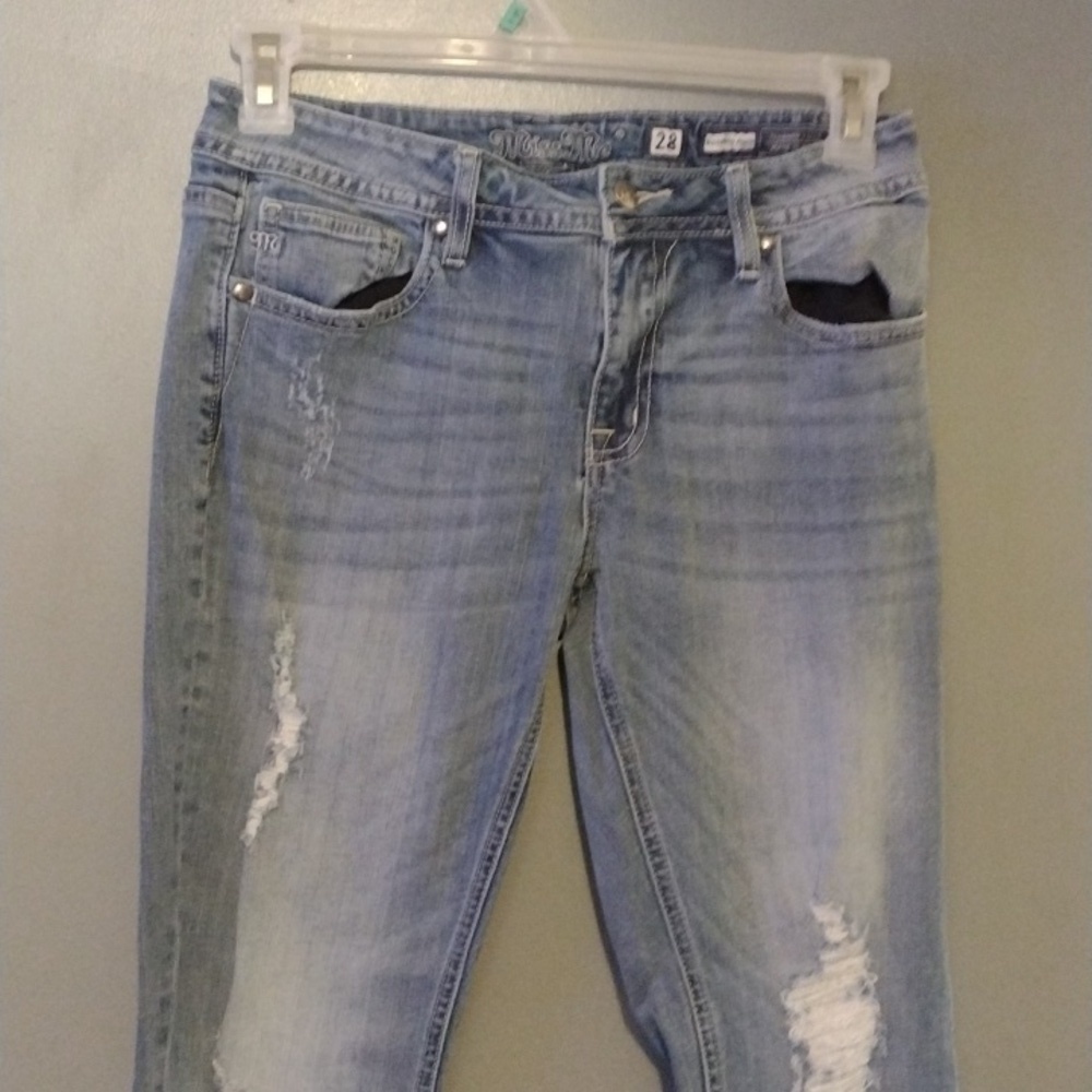 Miss me boyfriend ankle size 28 with designs on the ankles bedazzled shiny